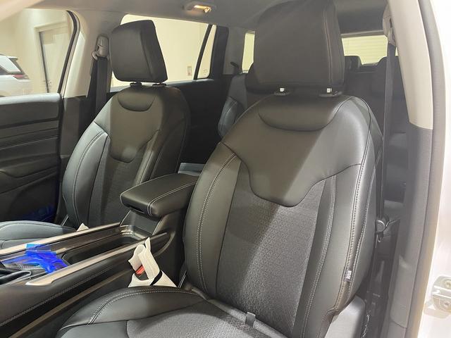 ジープ・コマンダー ロンジチュード 3列7人乗車 チップアップシート 純正18インチアルミ 10.1インチナビ ETC2.0 アダプティブクルーズコントロール バックカメラ パワーバックドア(23枚目)