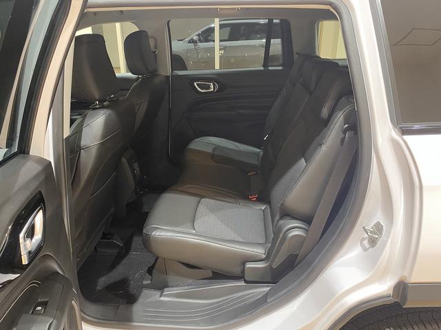 ジープ・コマンダー ロンジチュード 3列7人乗車 チップアップシート 純正18インチアルミ 10.1インチナビ ETC2.0 アダプティブクルーズコントロール バックカメラ パワーバックドア(26枚目)