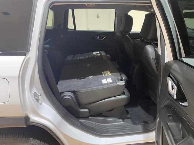 ジープ・コマンダー ロンジチュード 3列7人乗車 チップアップシート 純正18インチアルミ 10.1インチナビ ETC2.0 アダプティブクルーズコントロール バックカメラ パワーバックドア(27枚目)