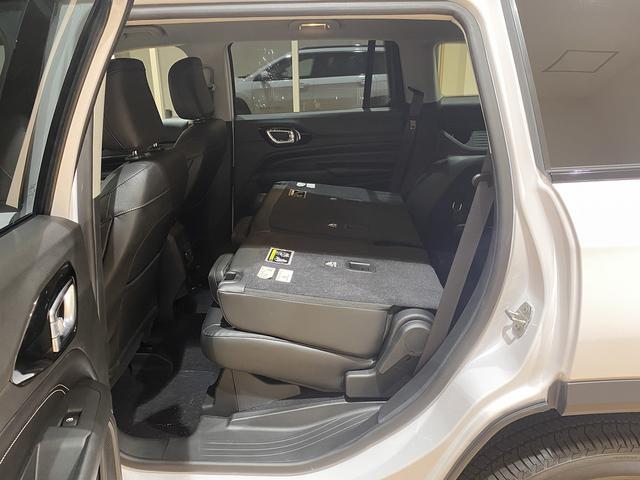 ジープ・コマンダー ロンジチュード 3列7人乗車 チップアップシート 純正18インチアルミ 10.1インチナビ ETC2.0 アダプティブクルーズコントロール バックカメラ パワーバックドア(28枚目)