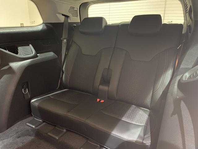 ジープ・コマンダー ロンジチュード 3列7人乗車 チップアップシート 純正18インチアルミ 10.1インチナビ ETC2.0 アダプティブクルーズコントロール バックカメラ パワーバックドア(32枚目)