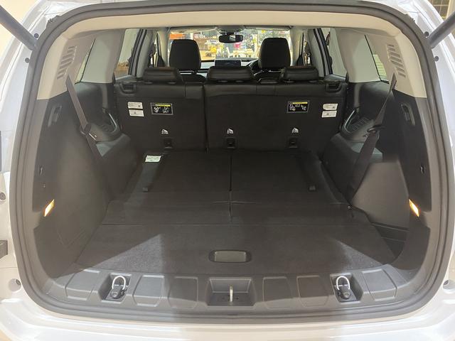 ジープ・コマンダー ロンジチュード 3列7人乗車 チップアップシート 純正18インチアルミ 10.1インチナビ ETC2.0 アダプティブクルーズコントロール バックカメラ パワーバックドア(34枚目)