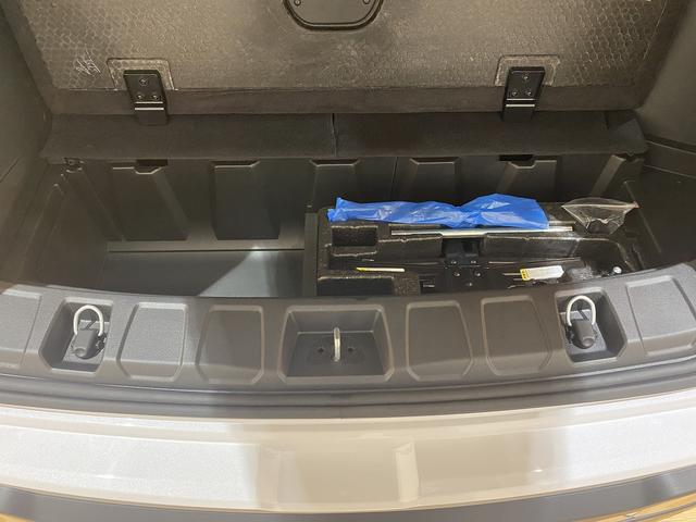 ジープ・コマンダー ロンジチュード 3列7人乗車 チップアップシート 純正18インチアルミ 10.1インチナビ ETC2.0 アダプティブクルーズコントロール バックカメラ パワーバックドア(38枚目)