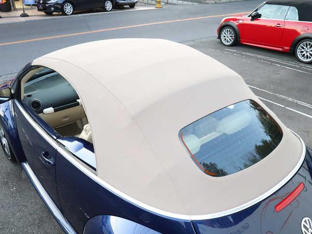 ニュービートルカブリオレ ＬＺ　後期モデル　ベージュ幌交新品換済み　下取り車　禁煙　整備記録簿付き／シャドーブルーパール色／ベージュ本革シート／シートヒーター／オートクルーズコントロール／バックセンサー／電動オープン／専門店保証付き（46枚目）