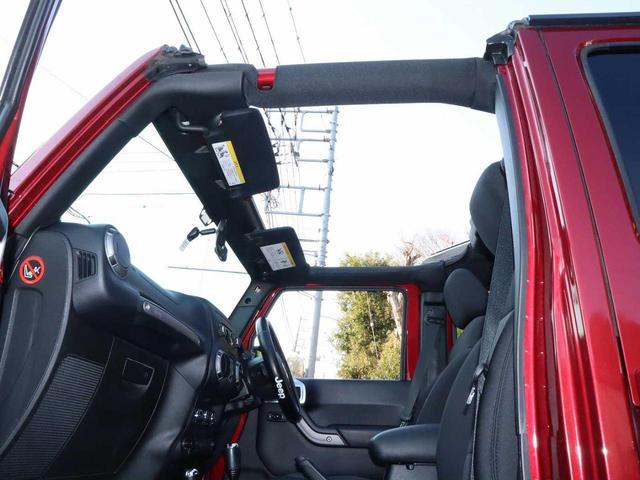 ジープ・ラングラーアンリミテッド スポーツ　後期型Ｖ６－３．６Ｌ　ＤＯＨＣ　２８４ｐｓエンジン　５速ＡＴ　ディープチェリーレッドパール／禁煙／１オーナー／整備点検記録簿／オートクルーズ／サイドカメラ／ドライブレコーダ／純正マッドガード／保証付き（12枚目）