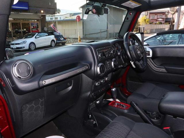 ジープ・ラングラーアンリミテッド スポーツ　後期型Ｖ６－３．６Ｌ　ＤＯＨＣ　２８４ｐｓエンジン　５速ＡＴ　ディープチェリーレッドパール／禁煙／１オーナー／整備点検記録簿／オートクルーズ／サイドカメラ／ドライブレコーダ／純正マッドガード／保証付き（13枚目）