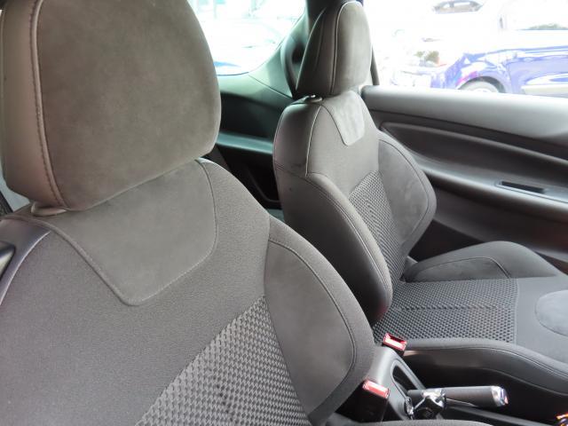 ＤＳ３ スポーツシック　６速マニュアル　ポータブルナビ　クルーズコントロール　障害物センサー　衝突被害軽減ブレーキ　過給器設定モデル　ＥＴＣ　キーレス（40枚目）