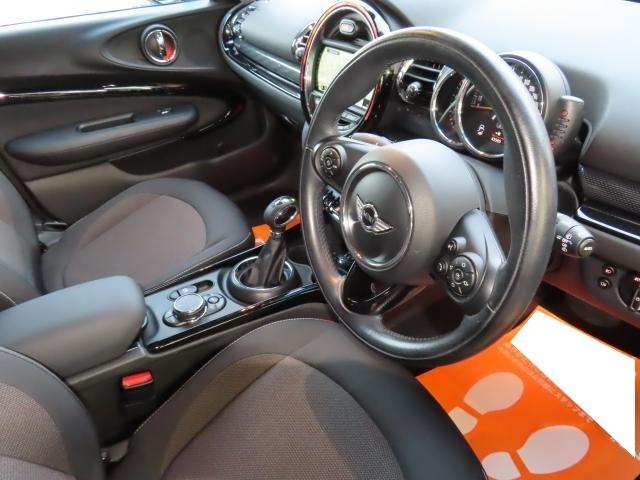 ＭＩＮＩ クーパー　クラブマン　コンフォートアクセス　ペッパーパッケージ純正ナビ　Ｒカメラ　ＬＥＤライト　禁煙車　ドライブレコーダー　クルーズコントロール　障害物センサー　フロントフォグランプ（10枚目）