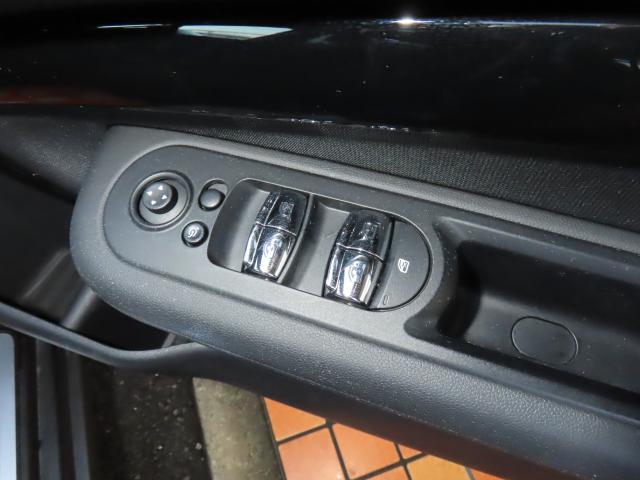 ＭＩＮＩ クーパー　クラブマン　コンフォートアクセス　ペッパーパッケージ純正ナビ　Ｒカメラ　ＬＥＤライト　禁煙車　ドライブレコーダー　クルーズコントロール　障害物センサー　フロントフォグランプ（43枚目）