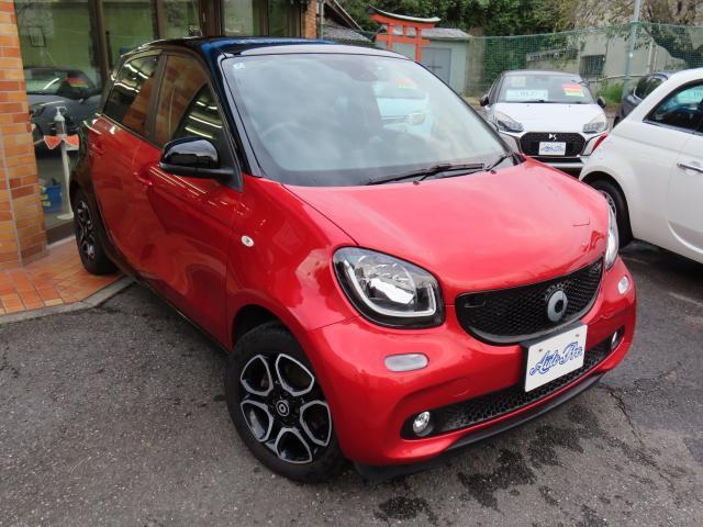 スマートフォーフォー プライム　ツイナミック　Ｐａｎａｓｏｎｉｃストラーダ埋込ナビ　リアカメラ　前後ドライブレコーダー　黒革シート　禁煙車　ツインガラスルーフ　クルーズコントロール　障害物センサー　盗難防止装置　ＥＴＣ（2枚目）