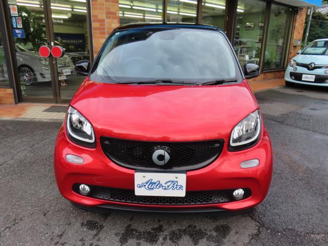 スマートフォーフォー プライム　ツイナミック　Ｐａｎａｓｏｎｉｃストラーダ埋込ナビ　リアカメラ　前後ドライブレコーダー　黒革シート　禁煙車　ツインガラスルーフ　クルーズコントロール　障害物センサー　盗難防止装置　ＥＴＣ（5枚目）