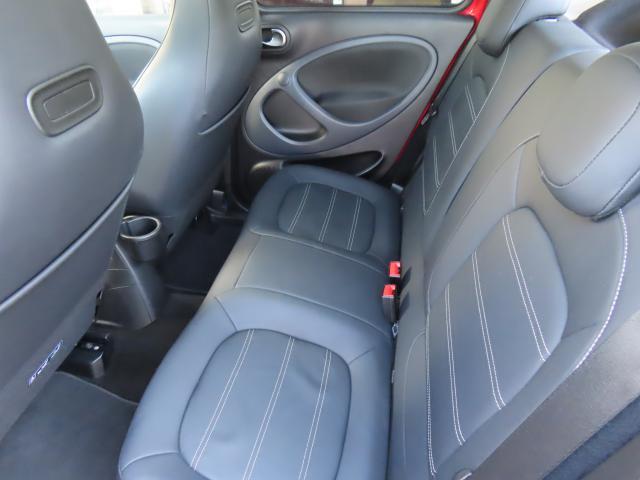 スマートフォーフォー プライム　ツイナミック　Ｐａｎａｓｏｎｉｃストラーダ埋込ナビ　リアカメラ　前後ドライブレコーダー　黒革シート　禁煙車　ツインガラスルーフ　クルーズコントロール　障害物センサー　盗難防止装置　ＥＴＣ（12枚目）