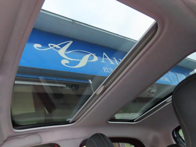 スマートフォーフォー プライム　ツイナミック　Ｐａｎａｓｏｎｉｃストラーダ埋込ナビ　リアカメラ　前後ドライブレコーダー　黒革シート　禁煙車　ツインガラスルーフ　クルーズコントロール　障害物センサー　盗難防止装置　ＥＴＣ（16枚目）