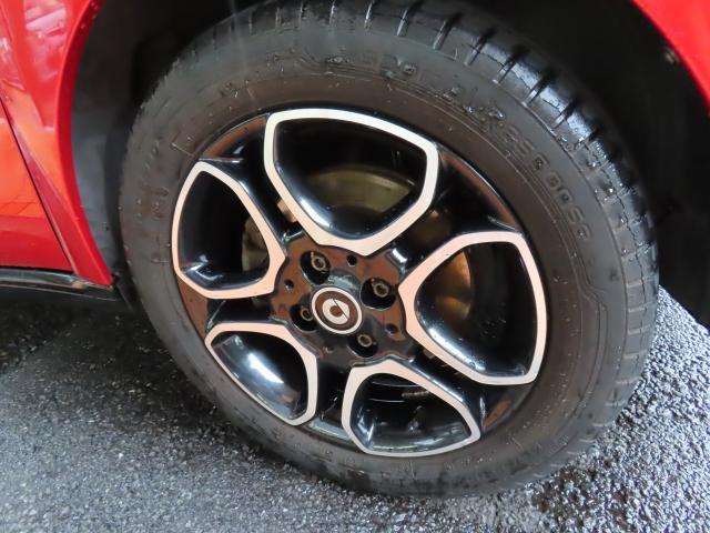 スマートフォーフォー プライム　ツイナミック　Ｐａｎａｓｏｎｉｃストラーダ埋込ナビ　リアカメラ　前後ドライブレコーダー　黒革シート　禁煙車　ツインガラスルーフ　クルーズコントロール　障害物センサー　盗難防止装置　ＥＴＣ（20枚目）