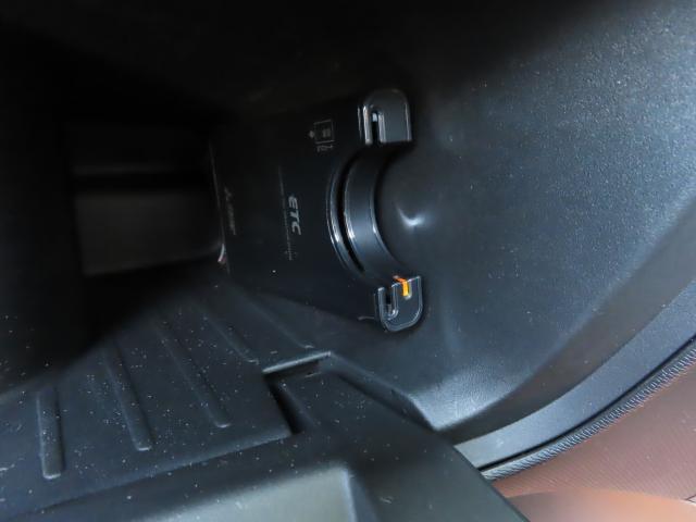 スマートフォーフォー プライム　ツイナミック　Ｐａｎａｓｏｎｉｃストラーダ埋込ナビ　リアカメラ　前後ドライブレコーダー　黒革シート　禁煙車　ツインガラスルーフ　クルーズコントロール　障害物センサー　盗難防止装置　ＥＴＣ（37枚目）