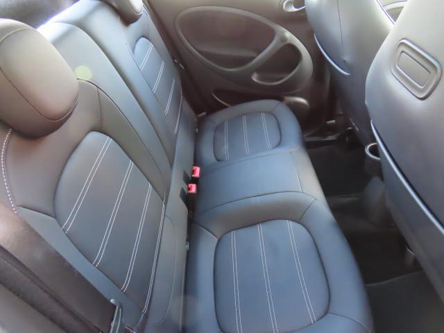 スマートフォーフォー プライム　ツイナミック　Ｐａｎａｓｏｎｉｃストラーダ埋込ナビ　リアカメラ　前後ドライブレコーダー　黒革シート　禁煙車　ツインガラスルーフ　クルーズコントロール　障害物センサー　盗難防止装置　ＥＴＣ（44枚目）