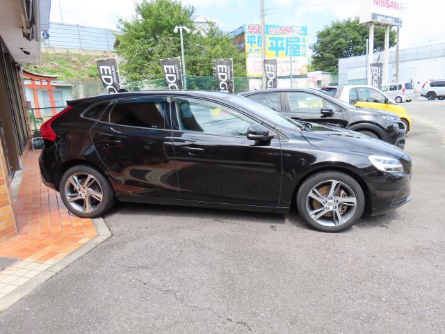 Ｖ４０ Ｔ３　モメンタム　ＨＤＤナビ　Ｒカメラ　ＬＥＤライト　純ナビ　リアカメラ　禁煙　ワンオーナー　車載書類完備　ステアリングパドルシフト　クルーズコントロール　レーンキープアシスト　衝突被害軽減ブレーキ　ＥＴＣ（3枚目）