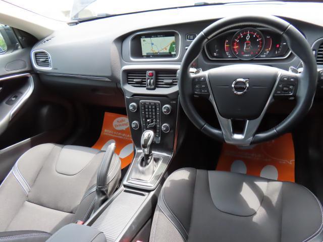 Ｖ４０ Ｔ３　モメンタム　ＨＤＤナビ　Ｒカメラ　ＬＥＤライト　純ナビ　リアカメラ　禁煙　ワンオーナー　車載書類完備　ステアリングパドルシフト　クルーズコントロール　レーンキープアシスト　衝突被害軽減ブレーキ　ＥＴＣ（9枚目）