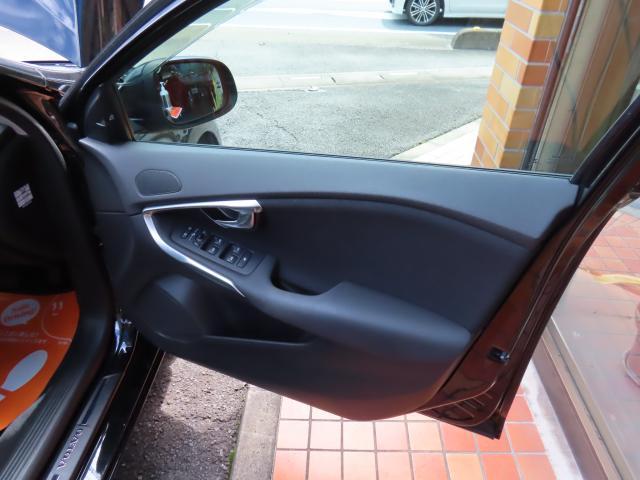 Ｖ４０ Ｔ３　モメンタム　ＨＤＤナビ　Ｒカメラ　ＬＥＤライト　純ナビ　リアカメラ　禁煙　ワンオーナー　車載書類完備　ステアリングパドルシフト　クルーズコントロール　レーンキープアシスト　衝突被害軽減ブレーキ　ＥＴＣ（32枚目）