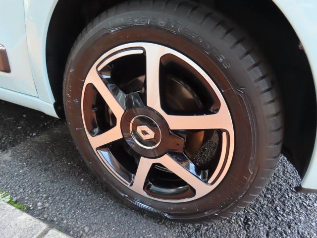 トゥインゴ インテンス　純正埋込ナビ　リアカメラ　禁煙ワンオーナー　ドライブレコーダー　クルーズコントロール　障害物センサー　盗難防止装置　過給器設定モデル（20枚目）