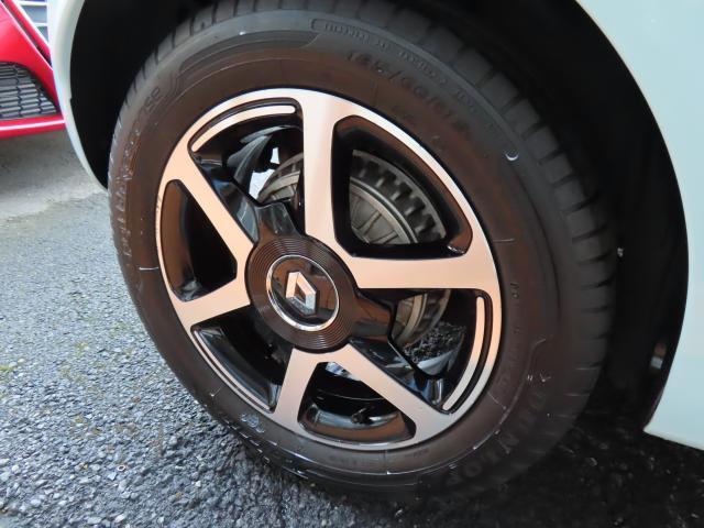 トゥインゴ インテンス　純正埋込ナビ　リアカメラ　禁煙ワンオーナー　ドライブレコーダー　クルーズコントロール　障害物センサー　盗難防止装置　過給器設定モデル（21枚目）