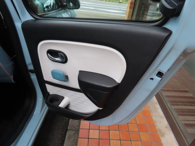 トゥインゴ インテンス　純正埋込ナビ　リアカメラ　禁煙ワンオーナー　ドライブレコーダー　クルーズコントロール　障害物センサー　盗難防止装置　過給器設定モデル（36枚目）