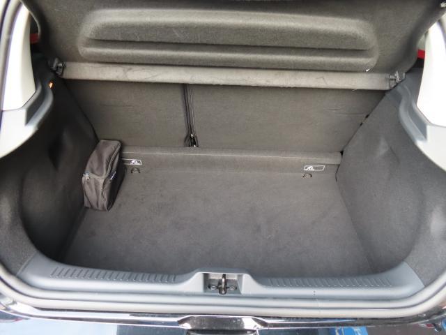 ルーテシア ルノースポール　シャシーカップ　ＳＤナビ　フルセグ　Ｒカメラ　ＨＩＤ　禁煙車　クルーズコントロール　横滑り防止装置　盗難防止装置　過給器設定モデル　ＥＴＣ　キーレス（13枚目）