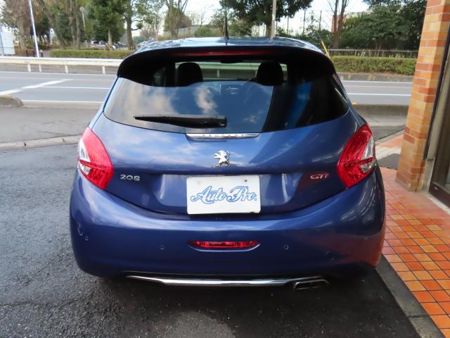 ２０８ ＧＴｉ　６速マニュアル　スポーツシート　禁煙車　障害物センサー　盗難防止装置　過給器設定モデル　ＥＴＣ　キーレス（6枚目）