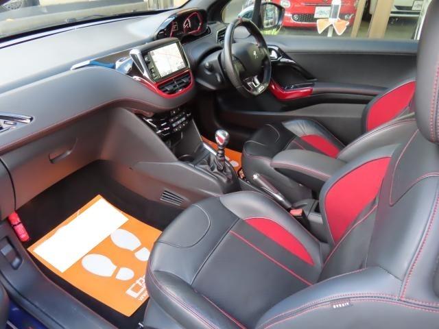 ２０８ ＧＴｉ　６速マニュアル　スポーツシート　禁煙車　障害物センサー　盗難防止装置　過給器設定モデル　ＥＴＣ　キーレス（11枚目）