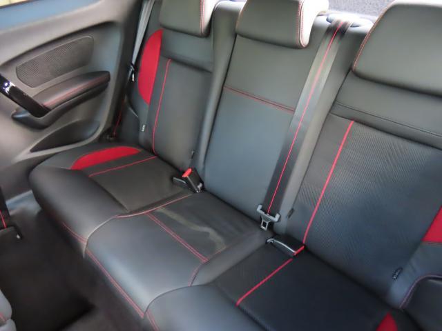 ２０８ ＧＴｉ　６速マニュアル　スポーツシート　禁煙車　障害物センサー　盗難防止装置　過給器設定モデル　ＥＴＣ　キーレス（12枚目）