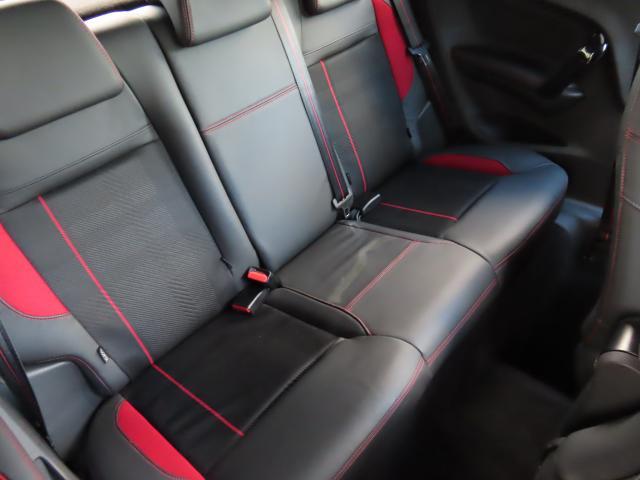 ２０８ ＧＴｉ　６速マニュアル　スポーツシート　禁煙車　障害物センサー　盗難防止装置　過給器設定モデル　ＥＴＣ　キーレス（34枚目）