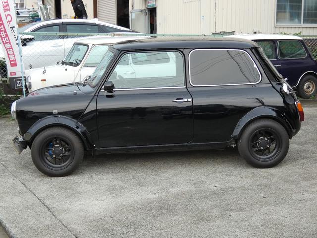 ＭＩＮＩ クーパー１．３　前後バンパーレス仕様・ＦＣＲキャブ・ＬＣＢ・ハイリフトロッカアーム・ＲＣ４０センターマフラー・センターメーター・モトリタ・ＷＡＫＯ製ＣＤＩ・コイルサス・４ポッドキャリパー・前後ネガキャンキット・ＥＴＣ（5枚目）