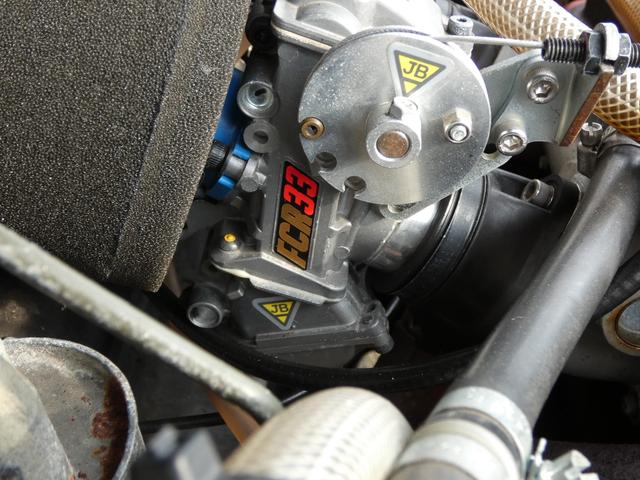 ＭＩＮＩ クーパー１．３　前後バンパーレス仕様・ＦＣＲキャブ・ＬＣＢ・ハイリフトロッカアーム・ＲＣ４０センターマフラー・センターメーター・モトリタ・ＷＡＫＯ製ＣＤＩ・コイルサス・４ポッドキャリパー・前後ネガキャンキット・ＥＴＣ（33枚目）