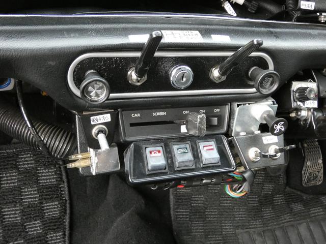 ＭＩＮＩ クーパー１．３　前後バンパーレス仕様・ＦＣＲキャブ・ＬＣＢ・ハイリフトロッカアーム・ＲＣ４０センターマフラー・センターメーター・モトリタ・ＷＡＫＯ製ＣＤＩ・コイルサス・４ポッドキャリパー・前後ネガキャンキット・ＥＴＣ（44枚目）