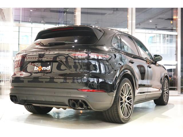 カイエン プラチナエディション　スポーツクロノＰＫＧ　２１インチＲＳスパイダーアルミホイール　ＢＯＳＥサウンド　ソフトクローズドア　前後ドラレコ（4枚目）