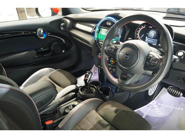 ＭＩＮＩ ジョンクーパーワークス　ＲＥＭＵＳマフラー／ＢＩＬＳＴＥＩＮ車高調／ＥＶＥＮＴＵＲＩカーボンエアインテーク／ＡＣｓｃｈｎｉｔｚｅｒリップスポイラー（5枚目）