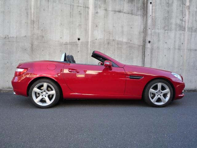 ＳＬＫ ＳＬＫ２００ブルーエフィシェンシー　ＭＴ　ブラックレザーシート　６速ＭＴ　純正ナビ・ＴＶ　Ｂカメラ　シートヒーター　電動オープン　１７インチＡＷ　ＥＴＣ（5枚目）