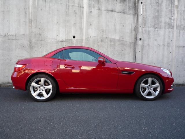 ＳＬＫ ＳＬＫ２００ブルーエフィシェンシー　ＭＴ　ブラックレザーシート　６速ＭＴ　純正ナビ・ＴＶ　Ｂカメラ　シートヒーター　電動オープン　１７インチＡＷ　ＥＴＣ（6枚目）