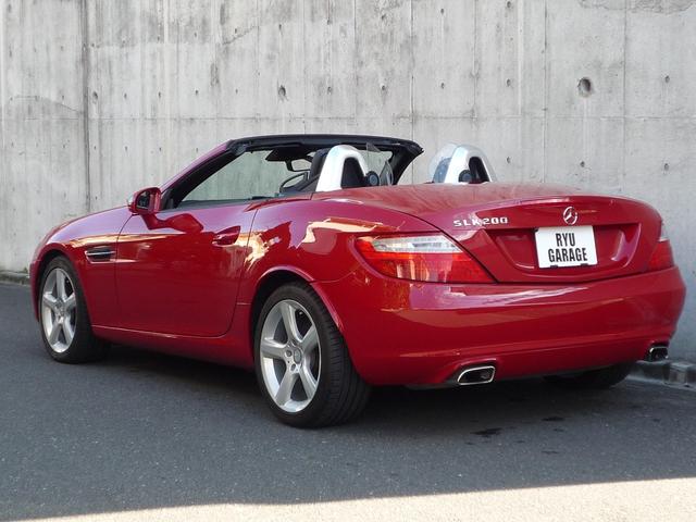 ＳＬＫ ＳＬＫ２００ブルーエフィシェンシー　ＭＴ　ブラックレザーシート　６速ＭＴ　純正ナビ・ＴＶ　Ｂカメラ　シートヒーター　電動オープン　１７インチＡＷ　ＥＴＣ（9枚目）