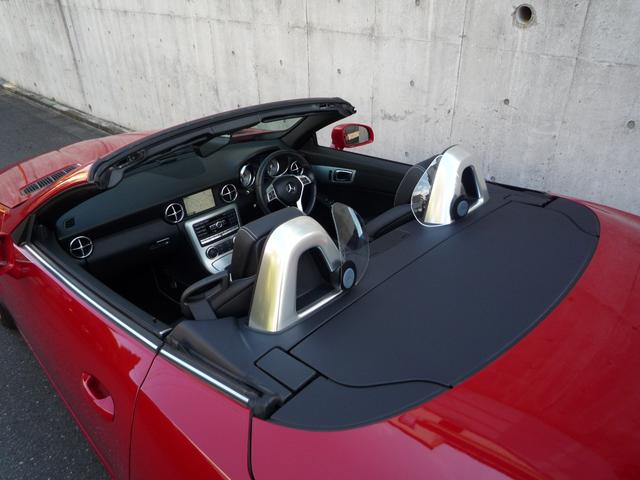 ＳＬＫ ＳＬＫ２００ブルーエフィシェンシー　ＭＴ　ブラックレザーシート　６速ＭＴ　純正ナビ・ＴＶ　Ｂカメラ　シートヒーター　電動オープン　１７インチＡＷ　ＥＴＣ（14枚目）