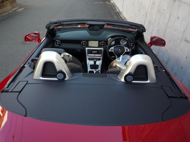 ＳＬＫ ＳＬＫ２００ブルーエフィシェンシー　ＭＴ　ブラックレザーシート　６速ＭＴ　純正ナビ・ＴＶ　Ｂカメラ　シートヒーター　電動オープン　１７インチＡＷ　ＥＴＣ（15枚目）