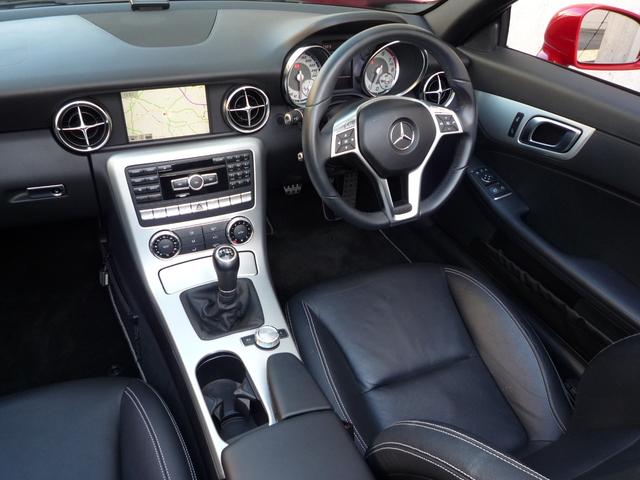 ＳＬＫ ＳＬＫ２００ブルーエフィシェンシー　ＭＴ　ブラックレザーシート　６速ＭＴ　純正ナビ・ＴＶ　Ｂカメラ　シートヒーター　電動オープン　１７インチＡＷ　ＥＴＣ（16枚目）