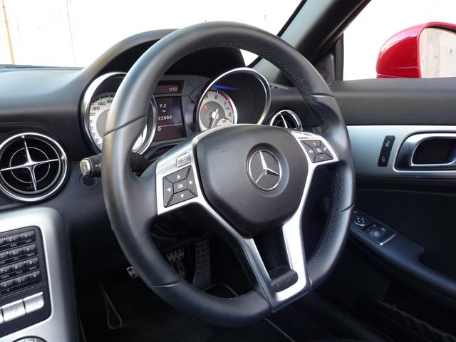 ＳＬＫ ＳＬＫ２００ブルーエフィシェンシー　ＭＴ　ブラックレザーシート　６速ＭＴ　純正ナビ・ＴＶ　Ｂカメラ　シートヒーター　電動オープン　１７インチＡＷ　ＥＴＣ（17枚目）