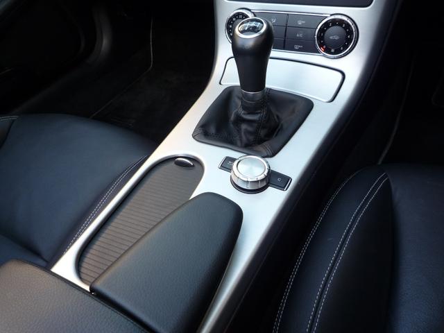 ＳＬＫ ＳＬＫ２００ブルーエフィシェンシー　ＭＴ　ブラックレザーシート　６速ＭＴ　純正ナビ・ＴＶ　Ｂカメラ　シートヒーター　電動オープン　１７インチＡＷ　ＥＴＣ（22枚目）