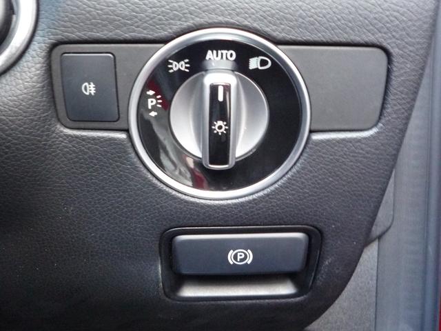 ＳＬＫ ＳＬＫ２００ブルーエフィシェンシー　ＭＴ　ブラックレザーシート　６速ＭＴ　純正ナビ・ＴＶ　Ｂカメラ　シートヒーター　電動オープン　１７インチＡＷ　ＥＴＣ（25枚目）