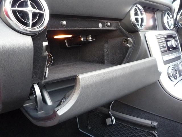 ＳＬＫ ＳＬＫ２００ブルーエフィシェンシー　ＭＴ　ブラックレザーシート　６速ＭＴ　純正ナビ・ＴＶ　Ｂカメラ　シートヒーター　電動オープン　１７インチＡＷ　ＥＴＣ（26枚目）