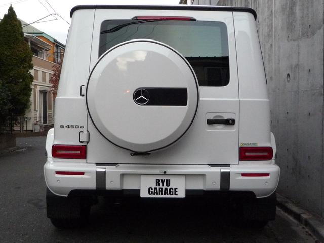 Gクラス G450d ローンチエディション ワンオーナー 左ハンドル プラチナムホワイトレザー ガラスサンルーフ キーレスゴー ブルメスターサウンドシステム 360°カメラ ベンチレーション ステアリングヒーター 同色スペアタイヤリング(6枚目)