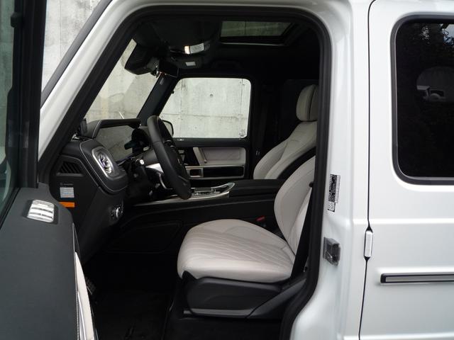 Gクラス G450d ローンチエディション ワンオーナー 左ハンドル プラチナムホワイトレザー ガラスサンルーフ キーレスゴー ブルメスターサウンドシステム 360°カメラ ベンチレーション ステアリングヒーター 同色スペアタイヤリング(8枚目)