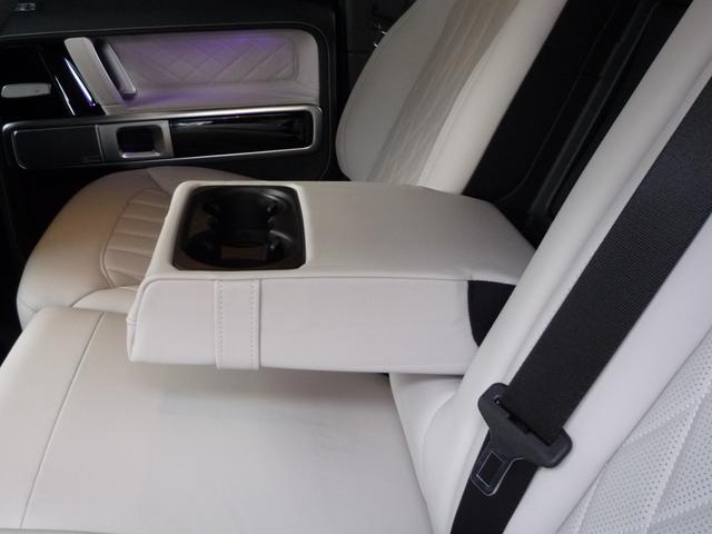 Gクラス G450d ローンチエディション ワンオーナー 左ハンドル プラチナムホワイトレザー ガラスサンルーフ キーレスゴー ブルメスターサウンドシステム 360°カメラ ベンチレーション ステアリングヒーター 同色スペアタイヤリング(10枚目)