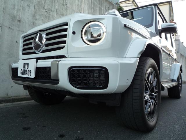 Gクラス G450d ローンチエディション ワンオーナー 左ハンドル プラチナムホワイトレザー ガラスサンルーフ キーレスゴー ブルメスターサウンドシステム 360°カメラ ベンチレーション ステアリングヒーター 同色スペアタイヤリング(32枚目)